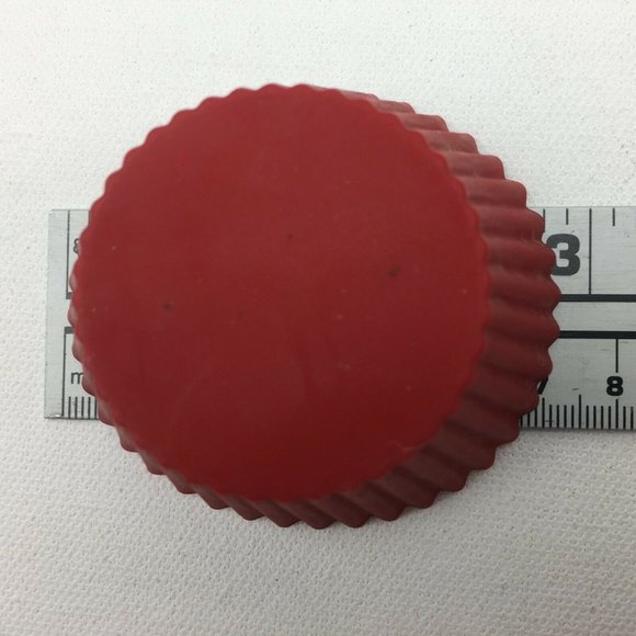 Red Silicone Baking Cups Liners Cupcakes Muffins Set 12 Reusable Kitchen - Picture 4 of 10